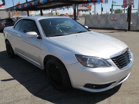 Used 2012 Chrysler 200 S Convertible FWD image 12