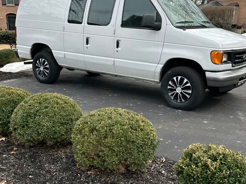 Used 2006 Ford E-250 and Econoline 250 image 1