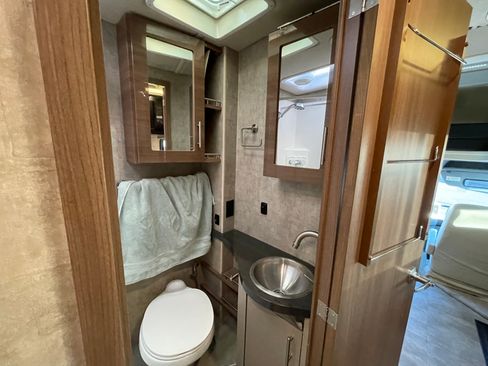 Used 2015 Mercedes-Benz Sprinter 4500 image 47