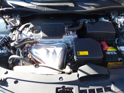 Used 2013 Toyota Camry LE image 10