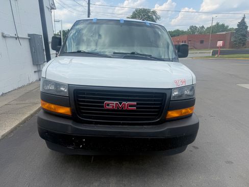 Used 2022 GMC Savana 2500 LT image 2