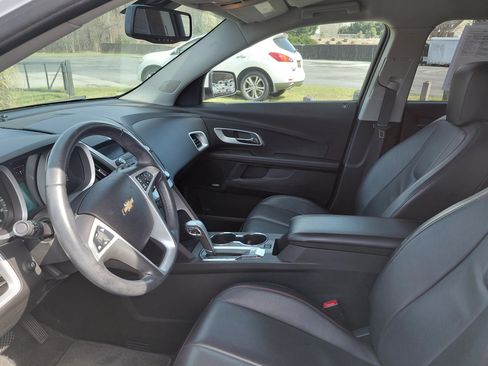 Used 2010 Chevrolet Equinox LT image 2