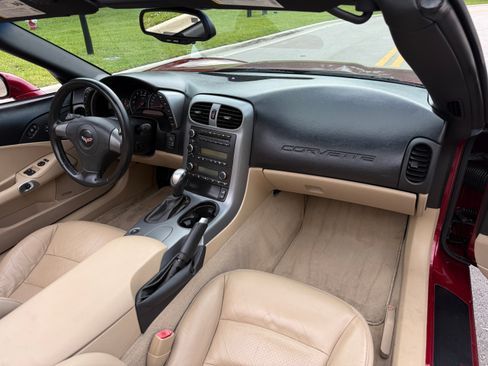 Used 2006 Chevrolet Corvette Convertible RWD image 16