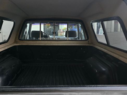 Used 1988 Toyota Pickup Deluxe image 35