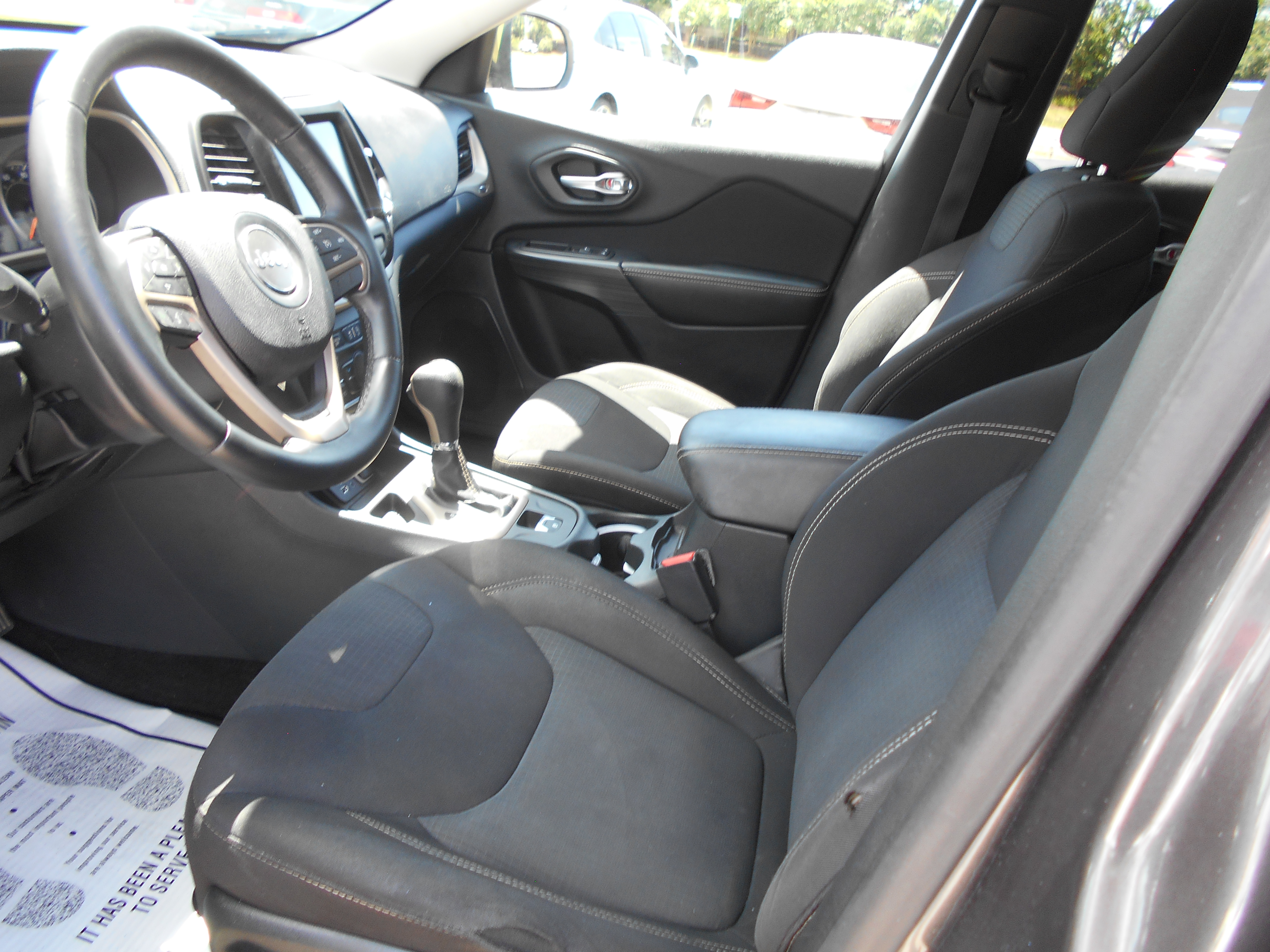 Used 2015 Jeep Cherokee FWD Latitude image 9