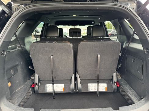 Used 2018 Ford Explorer 4WD XLT image 12