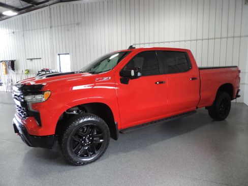 Used 2022 Chevrolet Silverado 1500 4x4 Crew Cab LT Trail Boss image 3