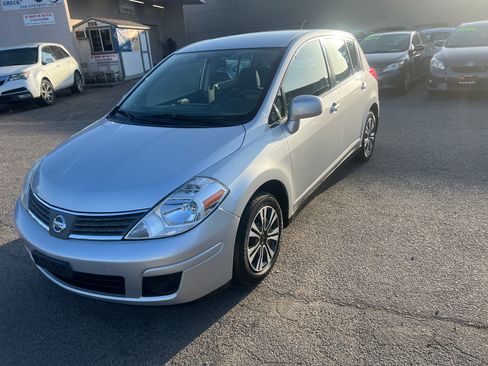 Used 2008 Nissan Versa Hatchback FWD image 4