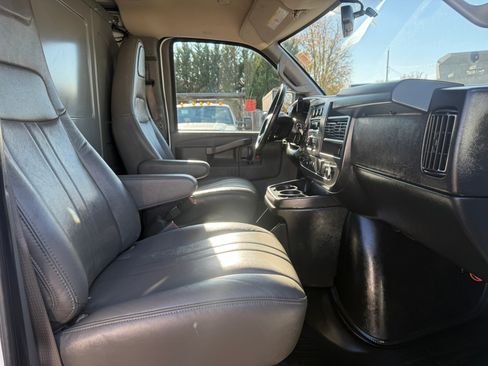 Used 2023 GMC Savana 2500 image 14