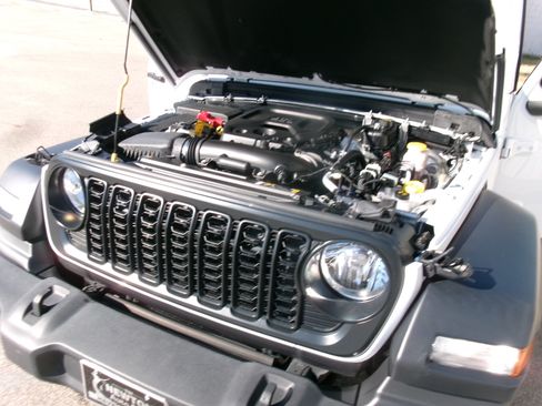 Used 2024 Jeep Wrangler Sport S image 12
