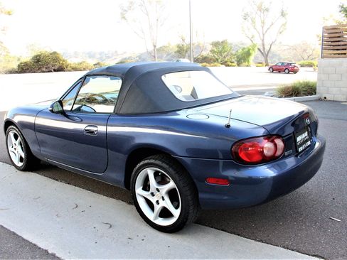 Used 2003 MAZDA MX-5 Miata UNAVAIL RWD image 4