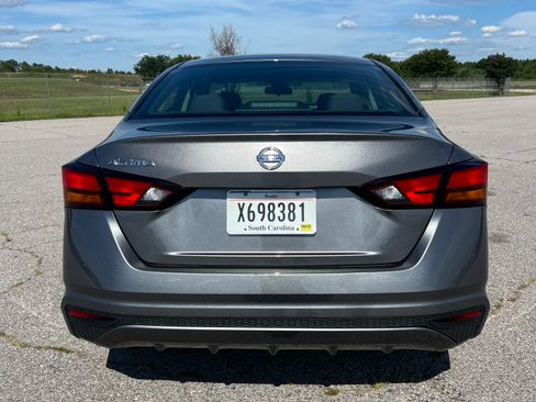 Used 2022 Nissan Altima 2.5 S FWD image 8