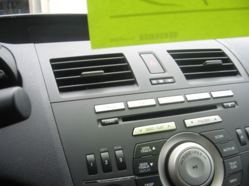 Used 2010 MAZDA MAZDA3 i image 11