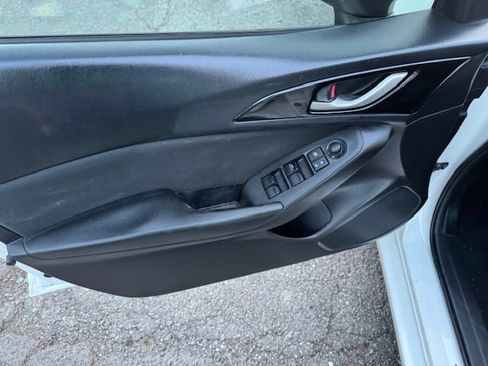 Used 2015 MAZDA MAZDA3 i Sport image 7