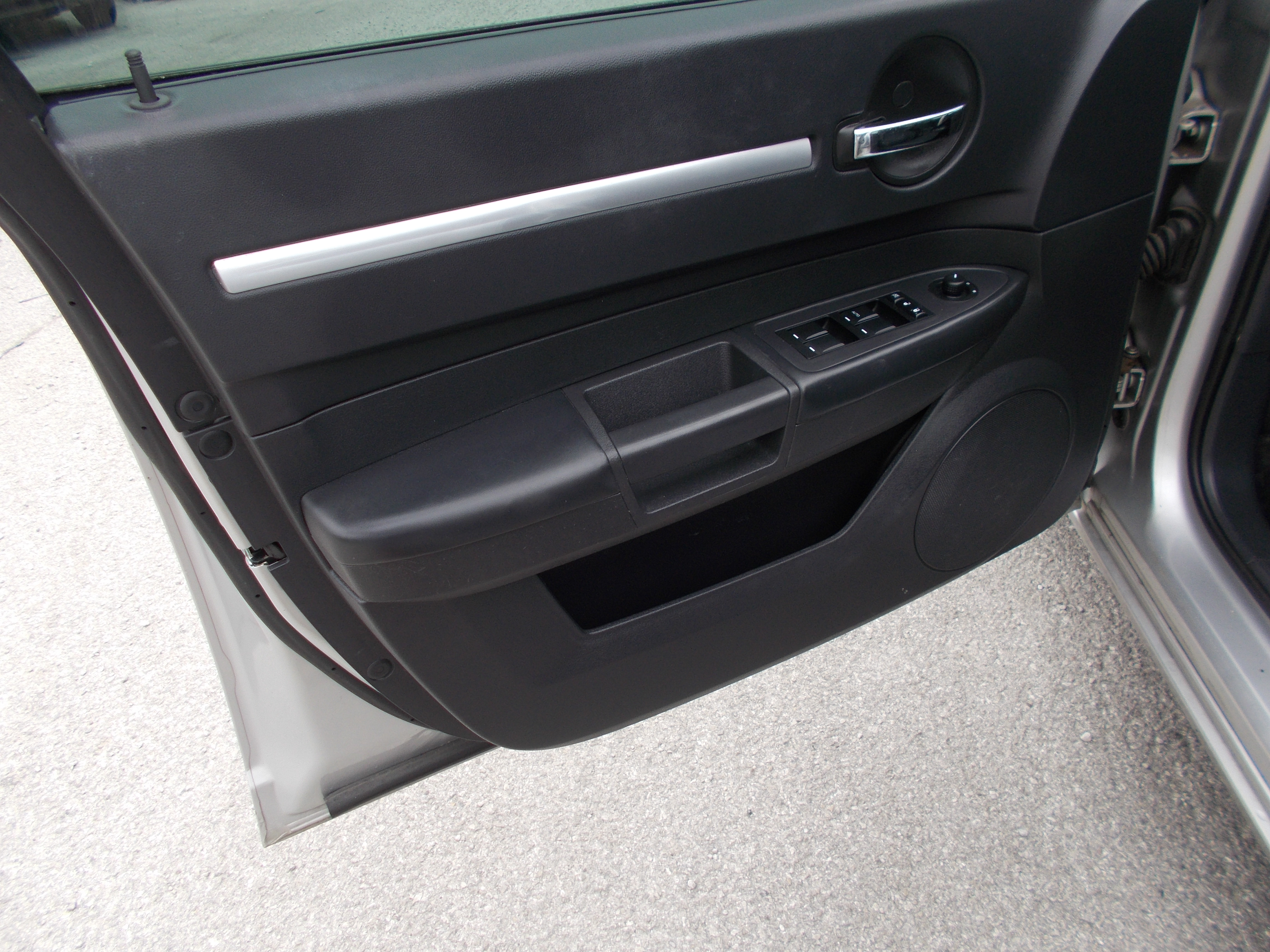 Used 2010 Dodge Charger UNAVAIL RWD image 5