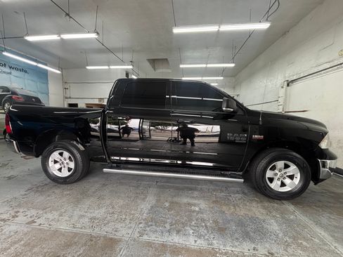 Used 2020 RAM 1500 Classic SLT image 9