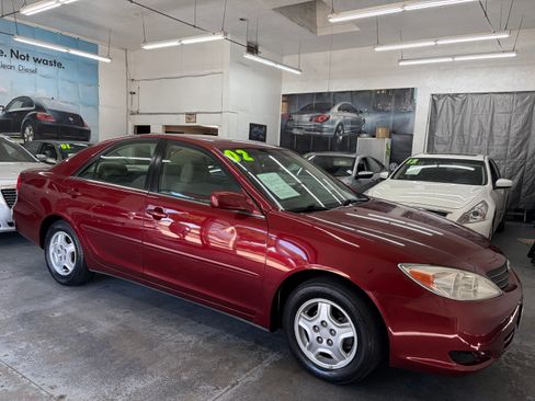 Used 2002 Toyota Camry V6 FWD image 1