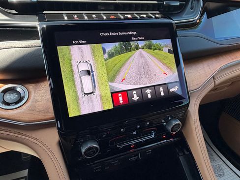 Used 2023 Jeep Grand Cherokee L Summit AWD/4WD image 15