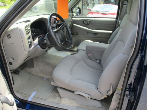 Used 2003 Chevrolet S10 Pickup 2WD Regular Cab image 15