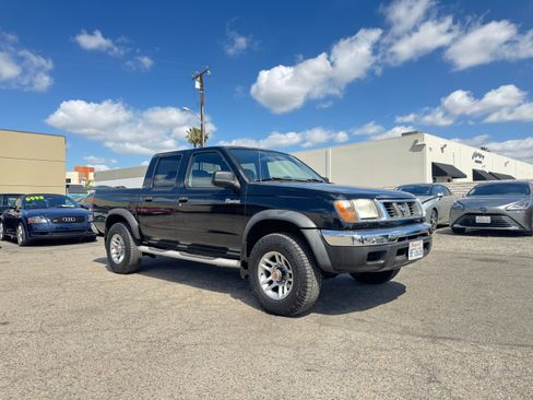 Used 2000 Nissan Frontier image 10