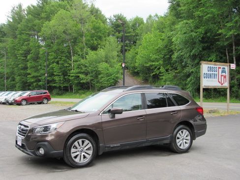 Used 2019 Subaru Outback 2.5i Premium AWD/4WD image 2