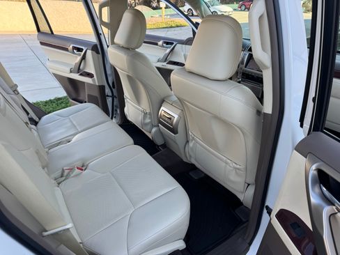Used 2011 Lexus GX 460 image 32