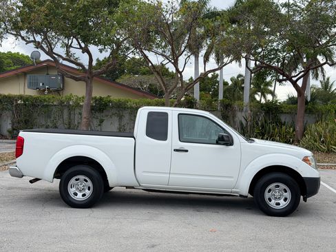 Used 2013 Nissan Frontier S image 2