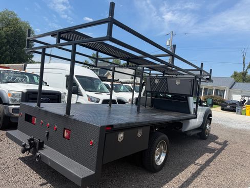 Used 2015 Ford F550 2WD Regular Cab Super Duty image 5