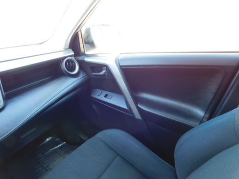 Used 2016 Toyota RAV4 XLE image 18