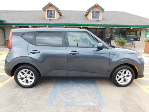 Used 2020 Kia Soul S image 10
