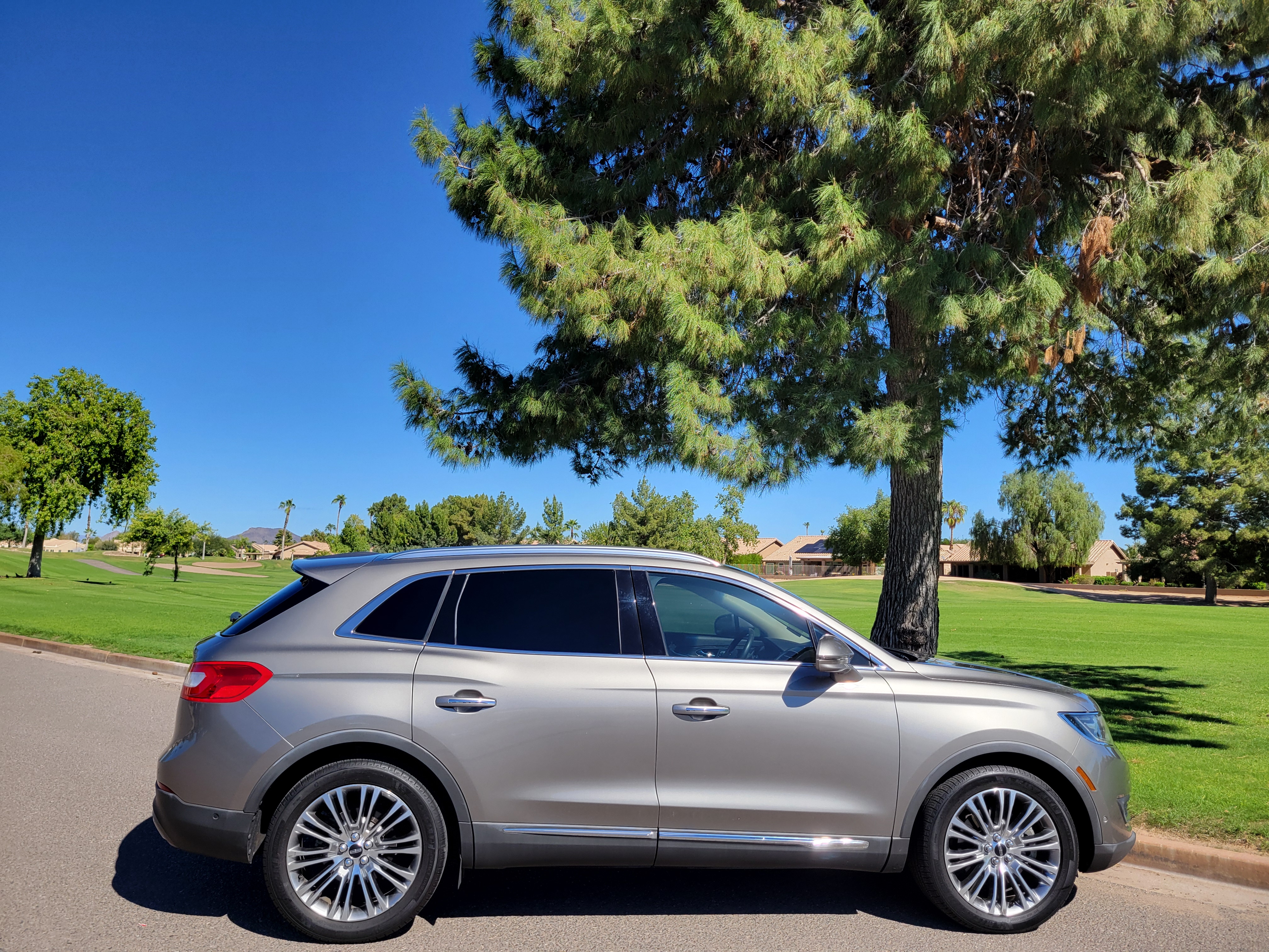 Used 2017 Lincoln MKX FWD Reserve image 3