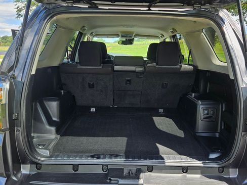 Used 2022 Toyota 4Runner 4WD SR5 image 15
