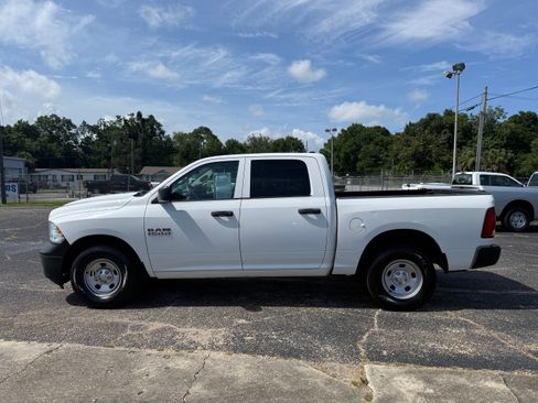 Used 2018 RAM 1500 4x4 Crew Cab ST image 3