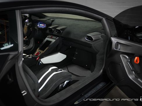 Used 2022 Lamborghini Huracan STO image 9