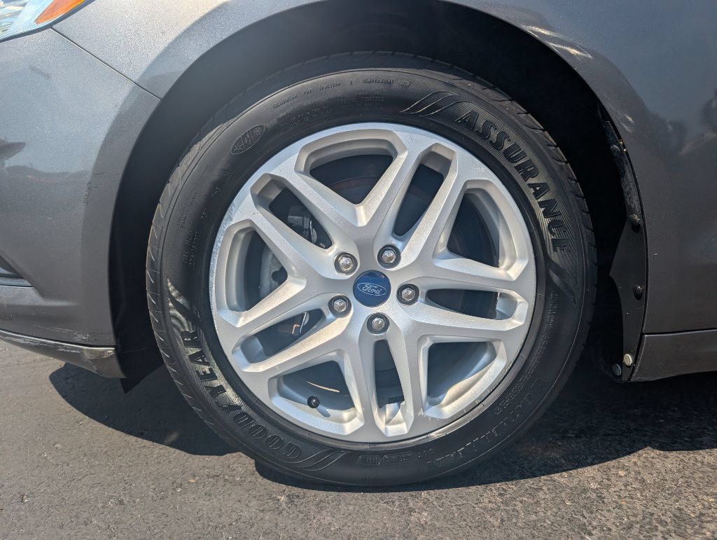 Used 2014 Ford Fusion SE FWD image 6