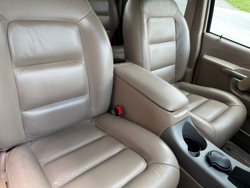 Used 2002 Ford Explorer Sport Trac image 14