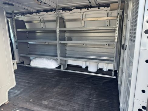 Used 2020 Chevrolet Express 2500 UNAVAIL RWD image 4