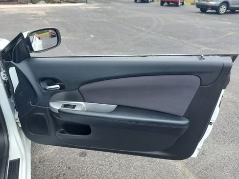 Used 2011 Chrysler 200 Touring image 18