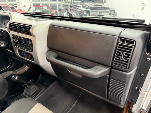 Used 2004 Jeep Wrangler X image 24