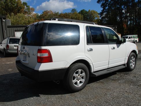 Used 2010 Ford Expedition XLT image 8