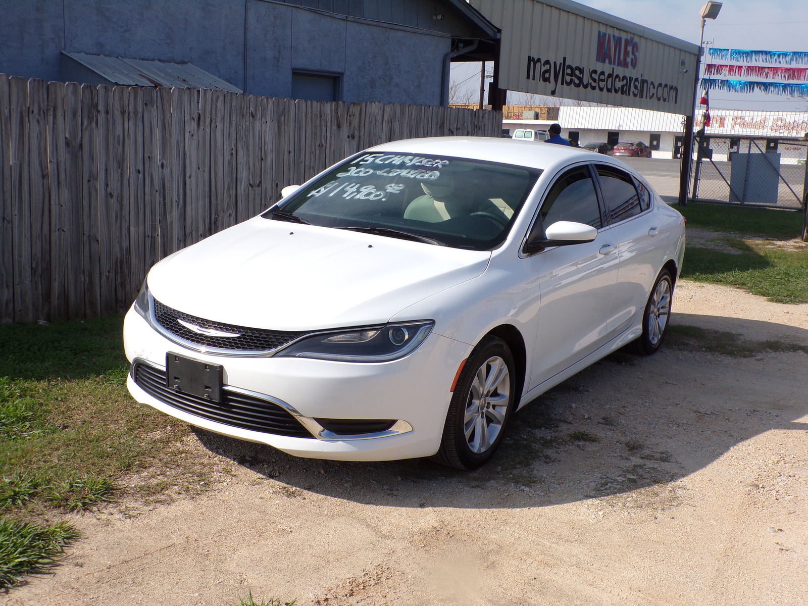 Used 2015 Chrysler 200 Limited FWD image 1