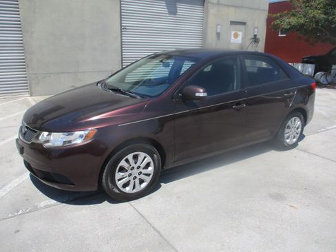 Used 2010 Kia Forte EX image 2