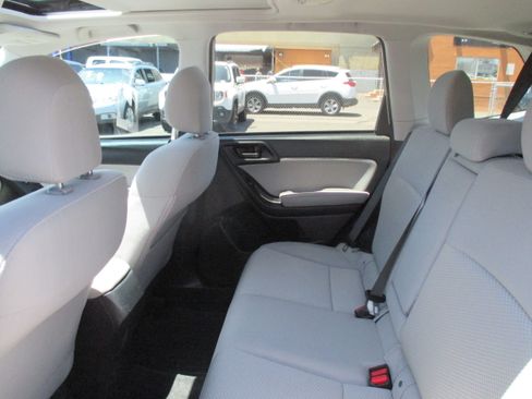 Used 2018 Subaru Forester 2.5i Premium AWD/4WD image 12