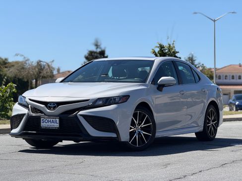 Used 2023 Toyota Camry SE w/ Nightshade FWD image 1