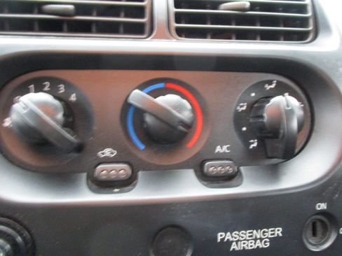 Used 2002 Nissan Frontier XE image 26