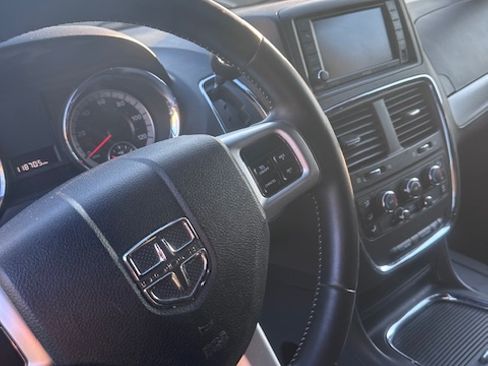 Used 2016 Dodge Grand Caravan SXT image 10
