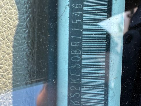 Used 2011 GMC Yukon XL SLT image 25