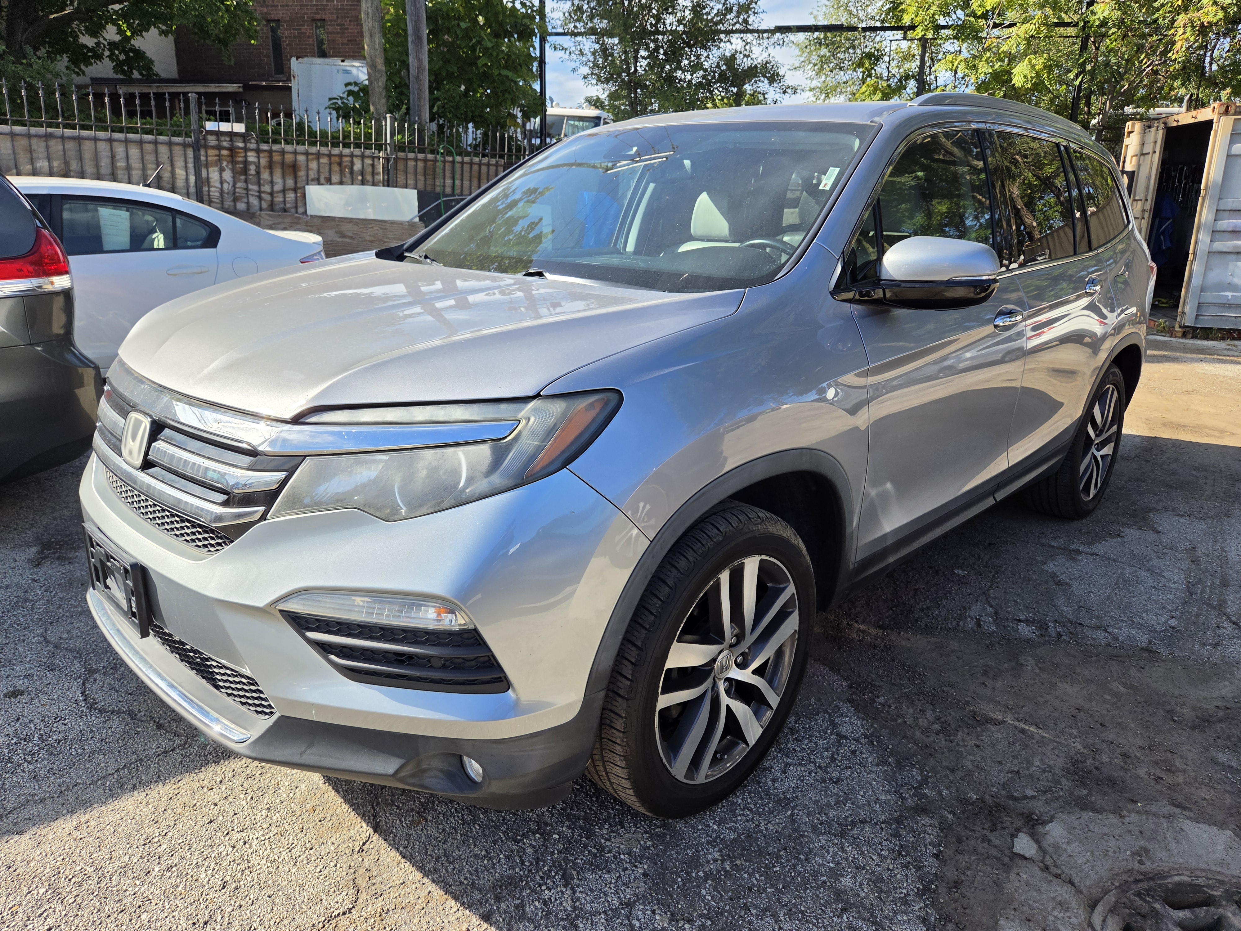 Used 2018 Honda Pilot AWD Touring image 1