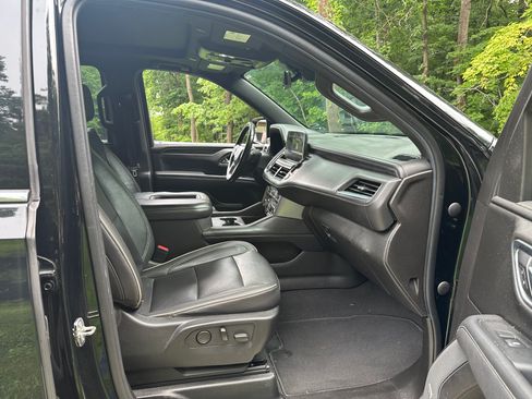 Used 2021 GMC Yukon XL 4WD SLT image 4