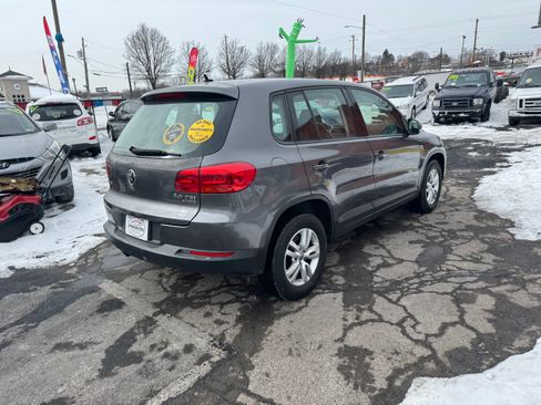 Used 2017 Volkswagen Tiguan S image 5
